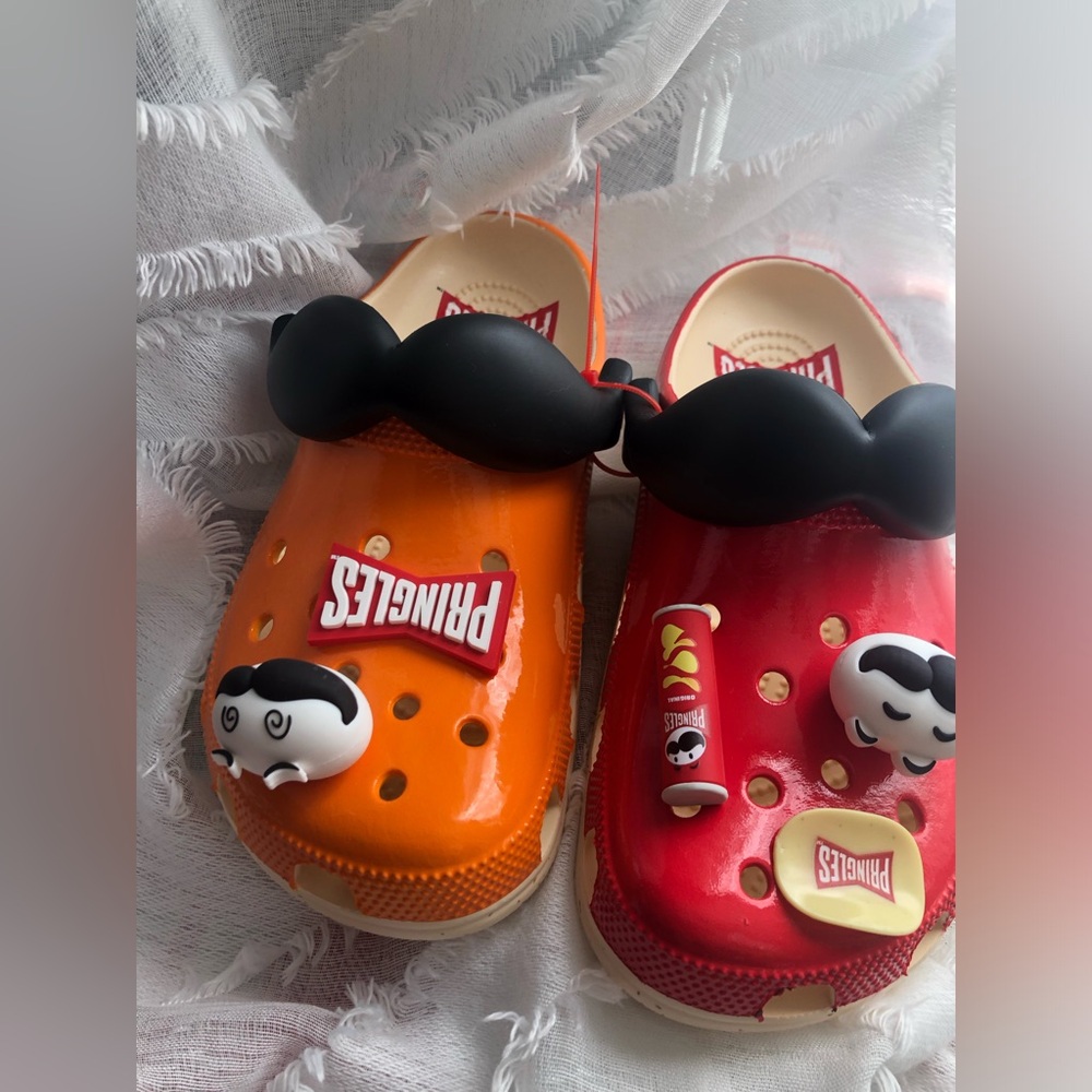 Crocs x Pringle Potato Chips Classic Clog Jibbitz Charms Size Men's 7 Women's 9